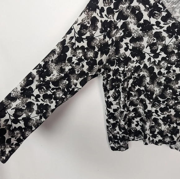 J.Jill Wearever Sz XL Floral Bell Long Sleeves Top Gathered Side Classic Stretch - Picture 7 of 9